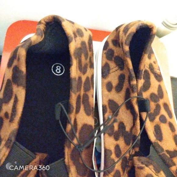 Bobbie Brooks Leopard Slip-On Sneakers | Animal Print Flats sz8 - Picture 2 of 6